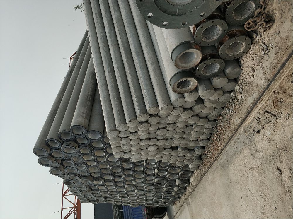 水泥電桿到處可見(jiàn)，而且也知道它是中空的，但是就是沒(méi)有想過(guò)它是如何生產(chǎn)出來(lái)的